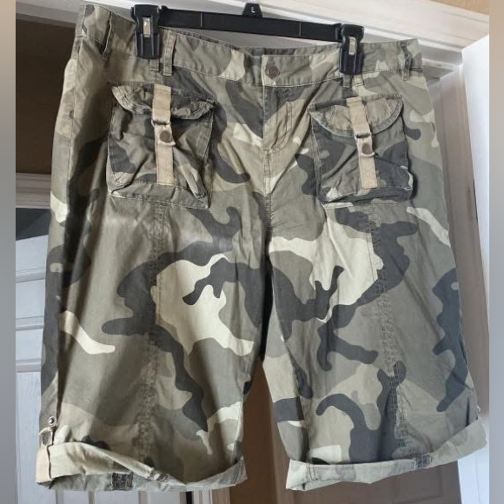 Women’s Camo Cargo Shorts - Olive Green